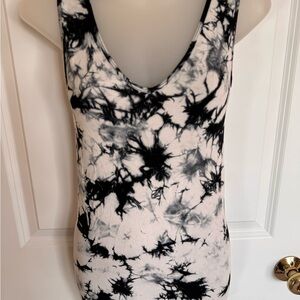 Stylish Black and White Tie-Dye Tank Top